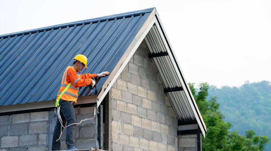 Professional gutter cleaning in Clements, MD